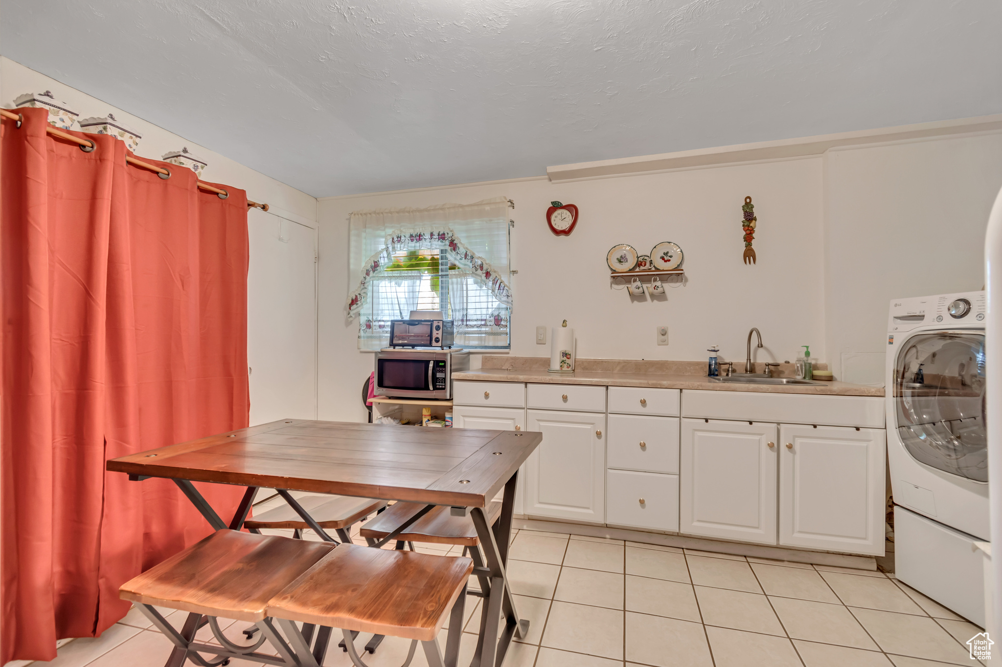 MANORLY COURT - Residential