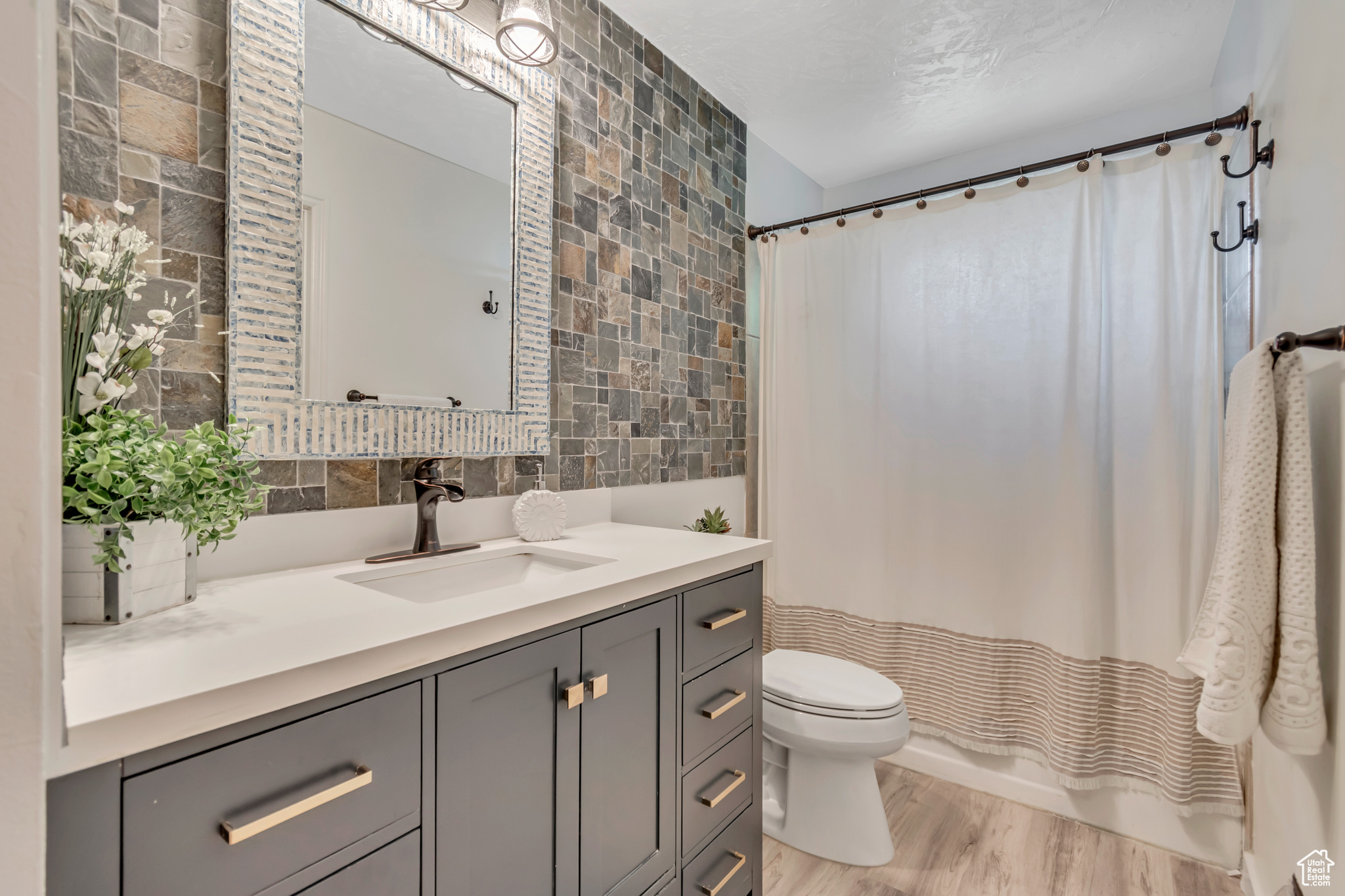 MANORLY COURT - Residential