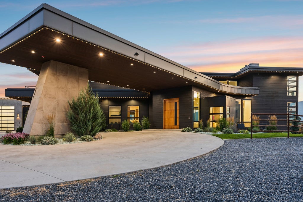 Photo of 1315 N 6900 E, Huntsville, UT 84317 (MLS # 2178238)