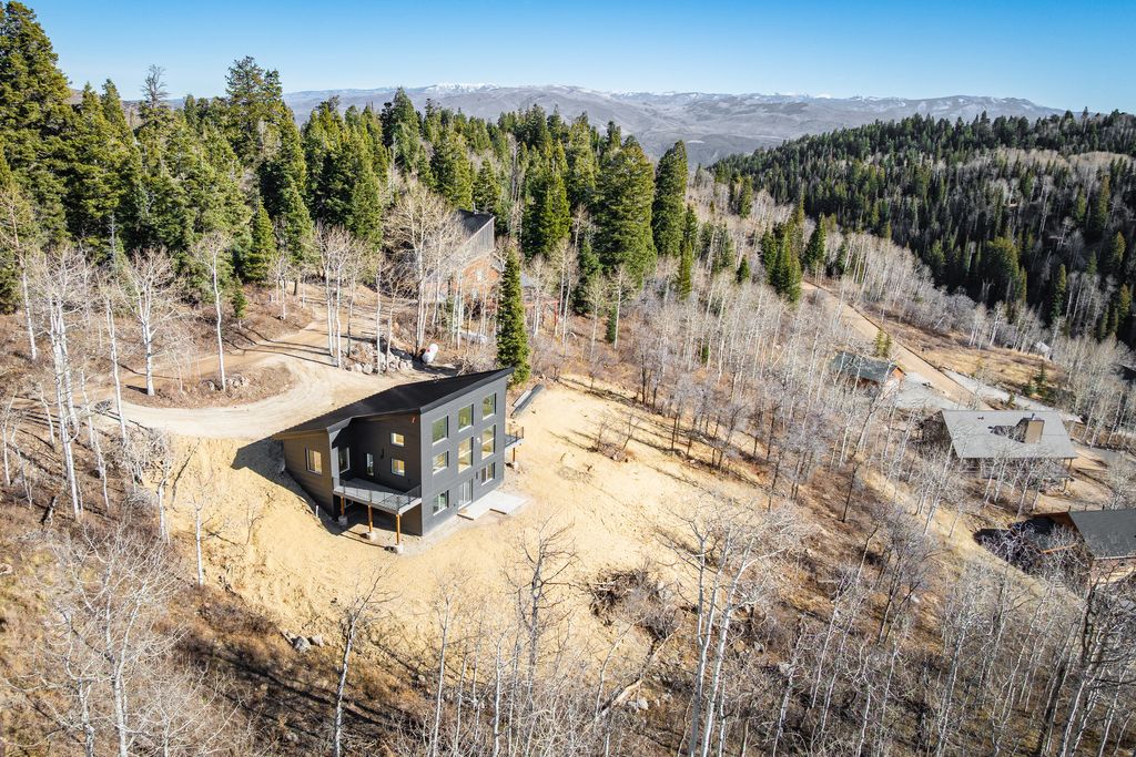 Photo of 1065 BEAVER CIR W, Coalville, UT 84017 (MLS # 2125089)