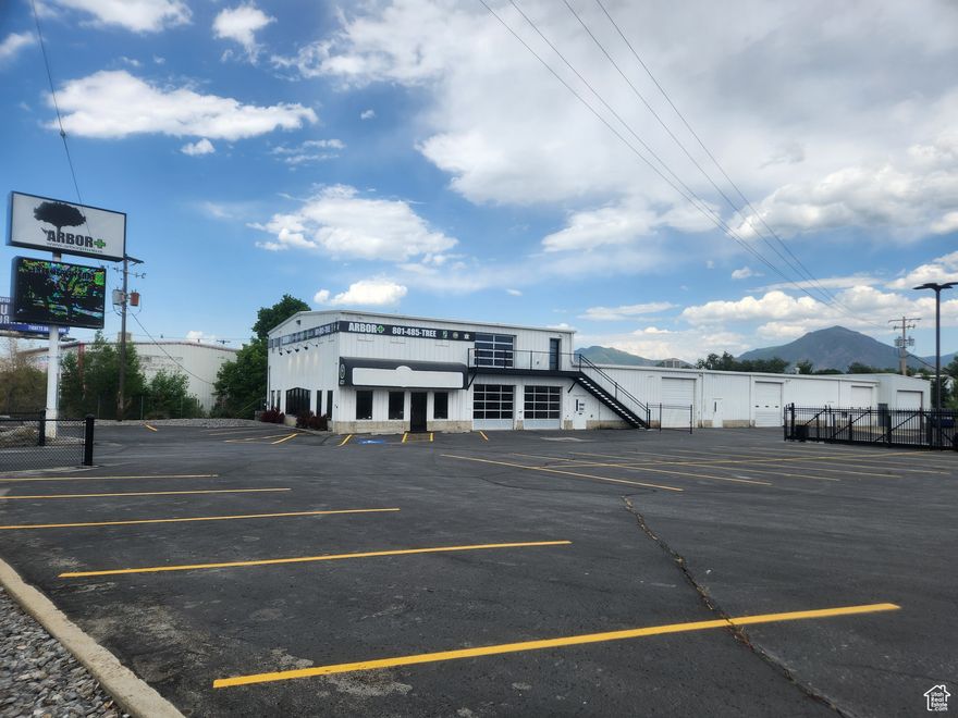7,500 SF Retail/Industrial space with 4,685 SF of shop/warehouse and 2,815 SF of showroom/office. Desirable central valley location along prime State Street with high traffic counts, lighted building signage and great parking ratio. Buildout includes 4 private offices, showroom, break room, private restrooms.  2 roll up doors in showroom/office space and 2 roll up doors in warehouse/shop space. The free spanning warehouse will fit about 7 vehicle lifts, has floor drains and gas forced heat. Great space for a variety of users. A true must see for tenants!