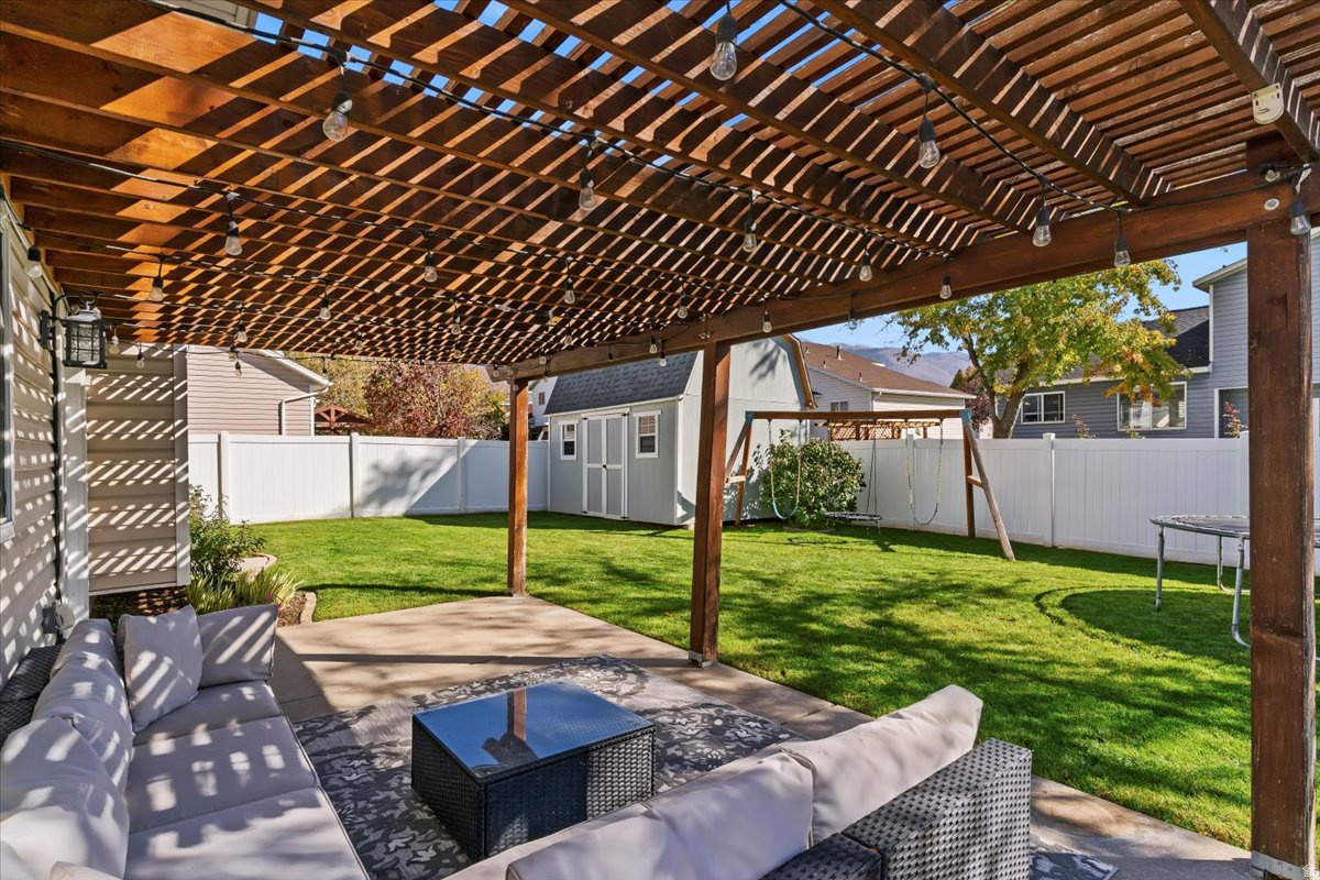 COUNTRY CREEK - Residential