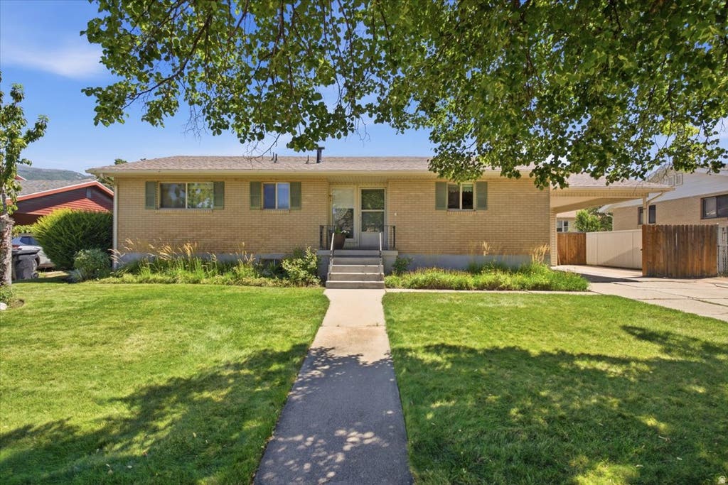Photo of 920 N 325 W, Bountiful, UT 84010 (MLS # 2179386)