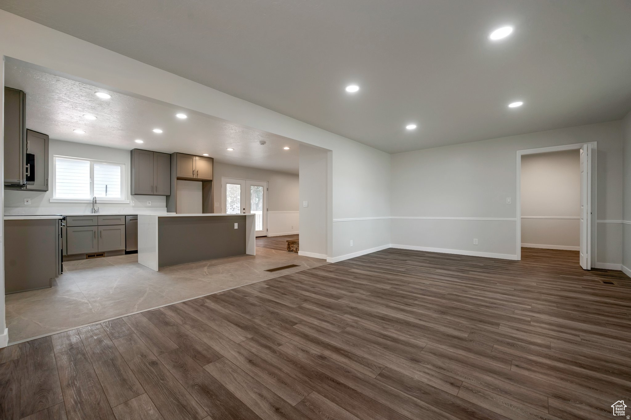 WILLOW CREEK TERRACE #4 - Residential