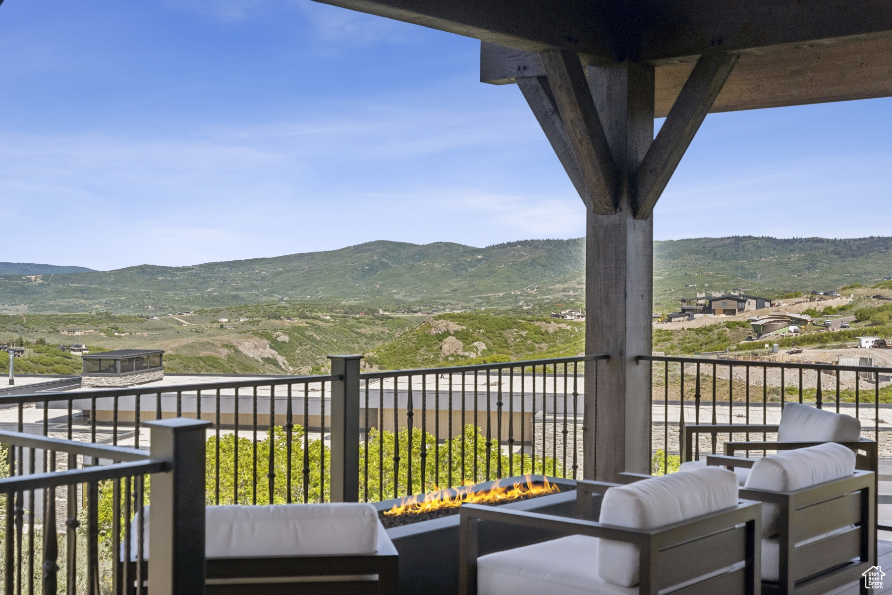 Park City, Utah 84098, United States, 5 Bedrooms Bedrooms, ,4 BathroomsBathrooms,Residential,Pending,146273