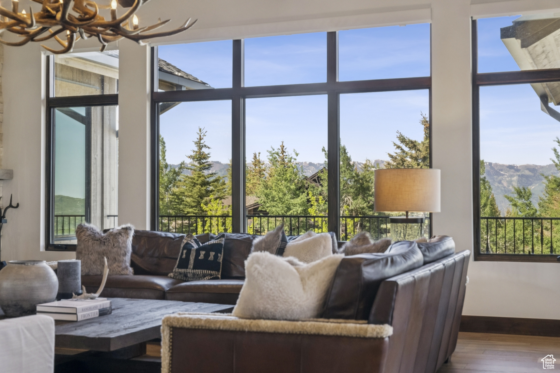 Park City, Utah 84098, United States, 5 Bedrooms Bedrooms, ,4 BathroomsBathrooms,Residential,Pending,146273