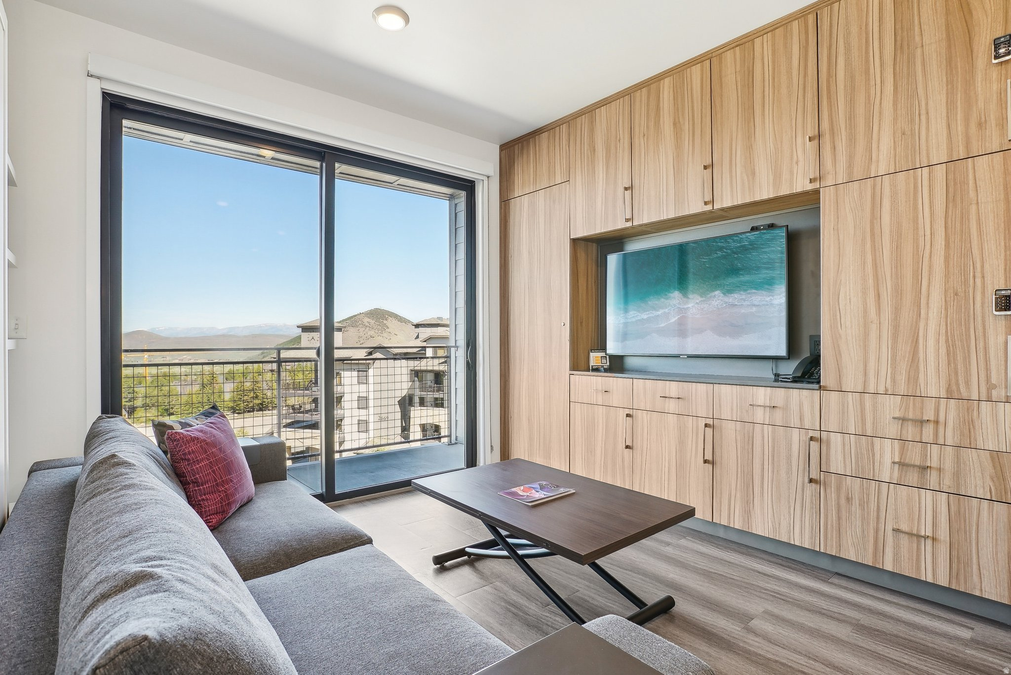 CANYON HAUS - Residential