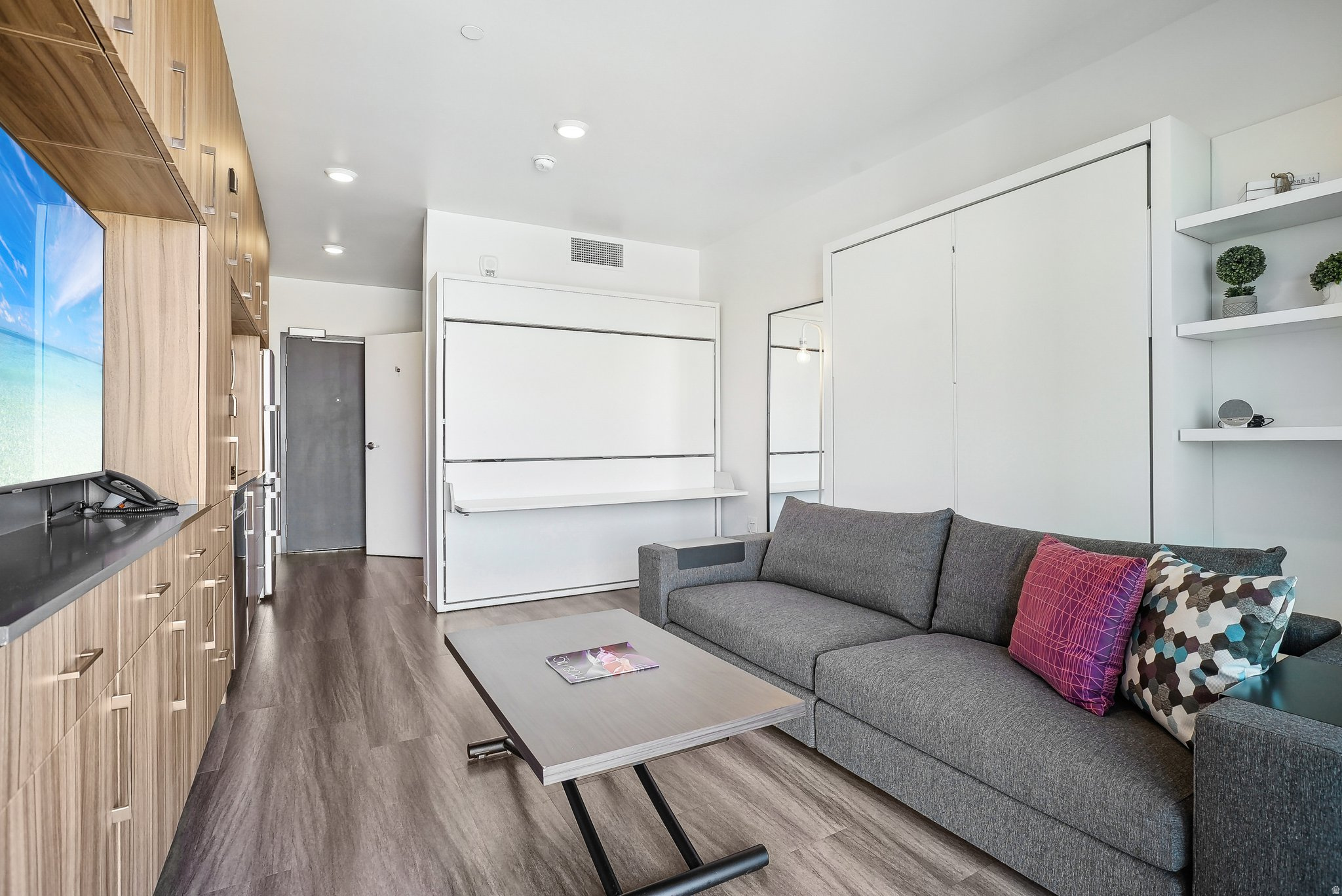 CANYON HAUS - Residential