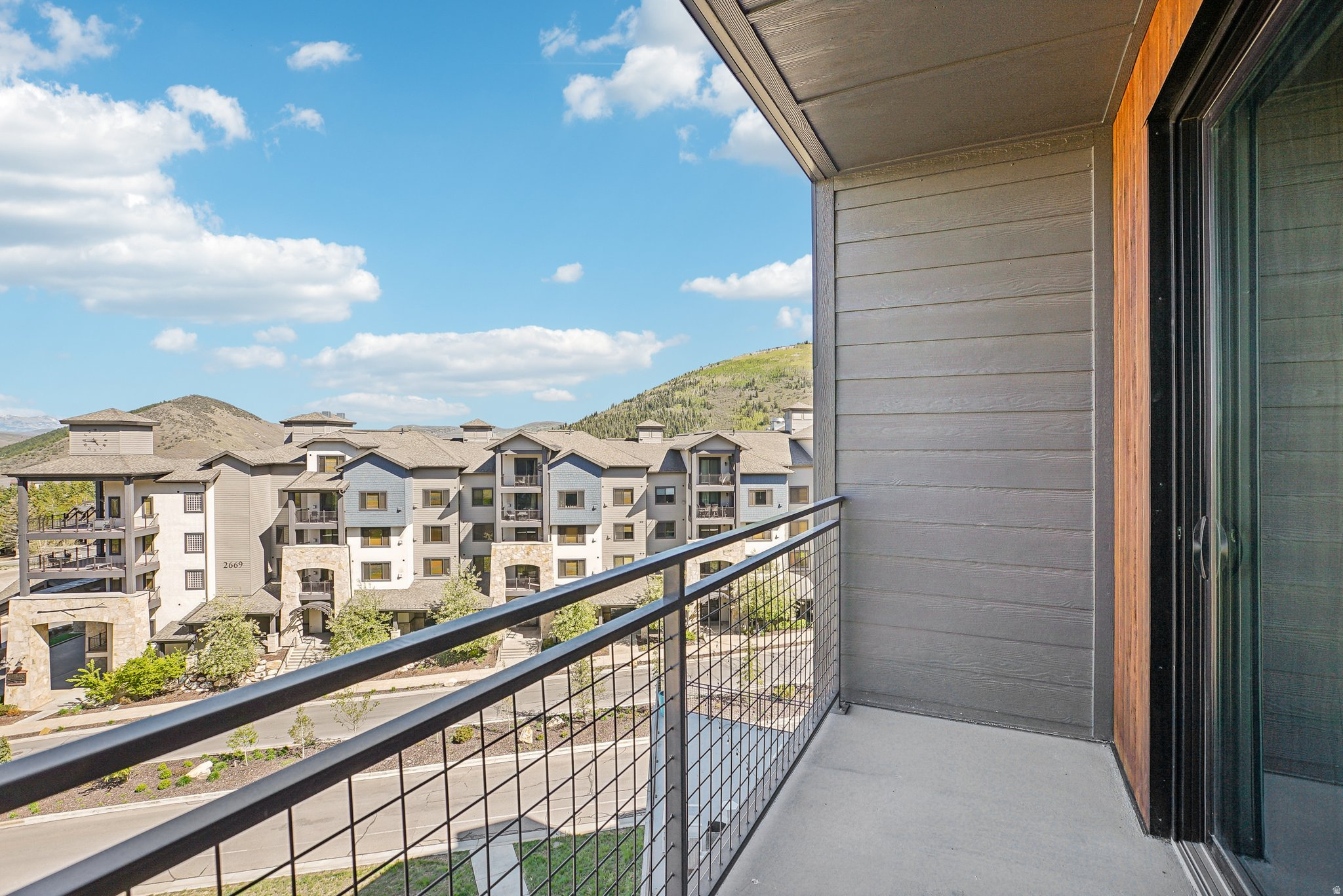 CANYON HAUS - Residential