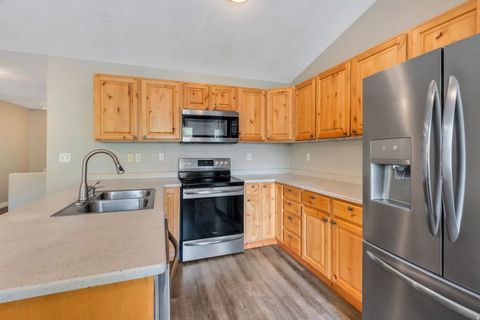 Tiny photo for 3087 E CANYON GLEN LOOP RD, Spanish Fork, UT 84660 (MLS # 2154759)