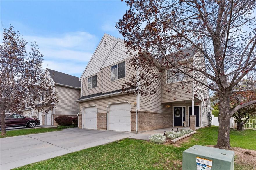 Welcome to this well-maintained 3 bedroom, 2 bathroom townhouse offering both comfort and convenience in a prime location. Featuring rich cherry hardwood floors, this home delivers a warm, upscale feel throughout the main living areas. The kitchen comes fully equipped with all appliances included, making it truly move-in ready. Enjoy the ease of being within walking distance to multiple shopping destinations along with a variety of dining and everyday amenities. Commuters will appreciate the quick access to the I-15 on-ramp. A solid combination of location, functionality, and low-maintenance living-this townhouse is a strong opportunity you won't want to miss. Schedule your showing today!