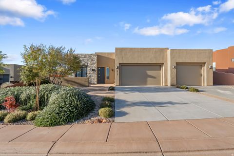 Photo of 5417 W COPPER CLIFFS WAY, Hurricane, UT 84737 (MLS # 2123404)