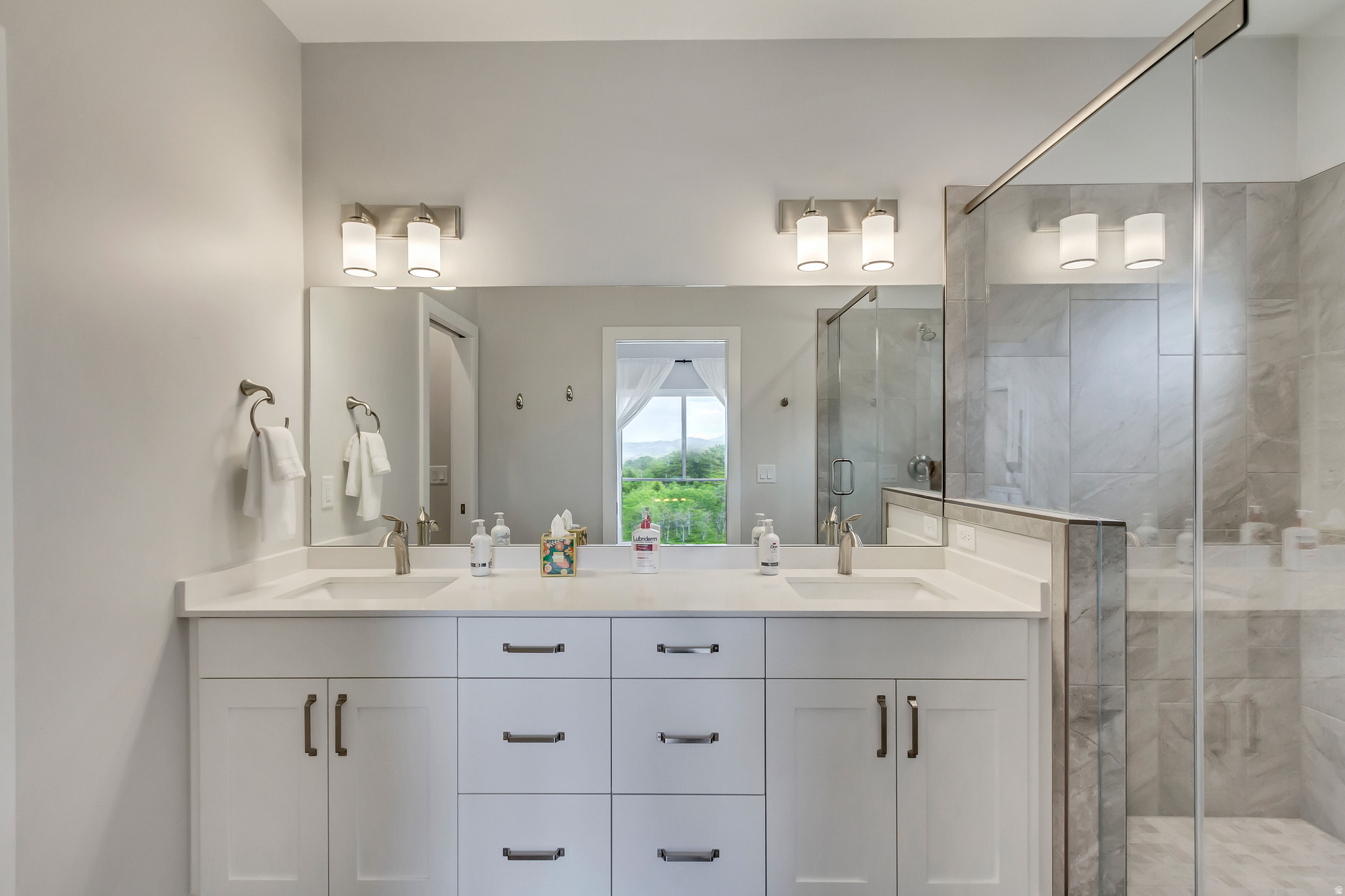 THE BRIDGES - Residential