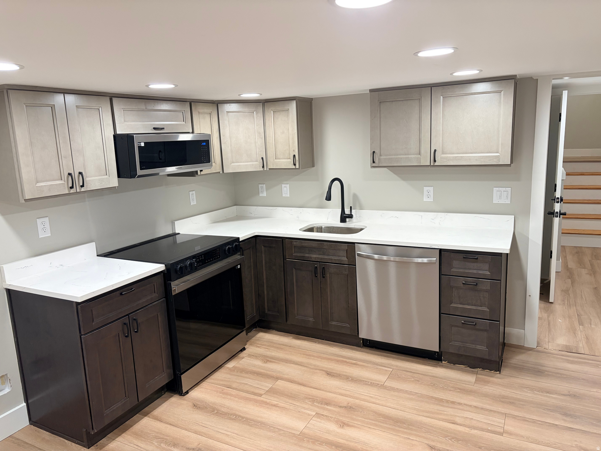 RADIUS CURVE - Commercial Sale