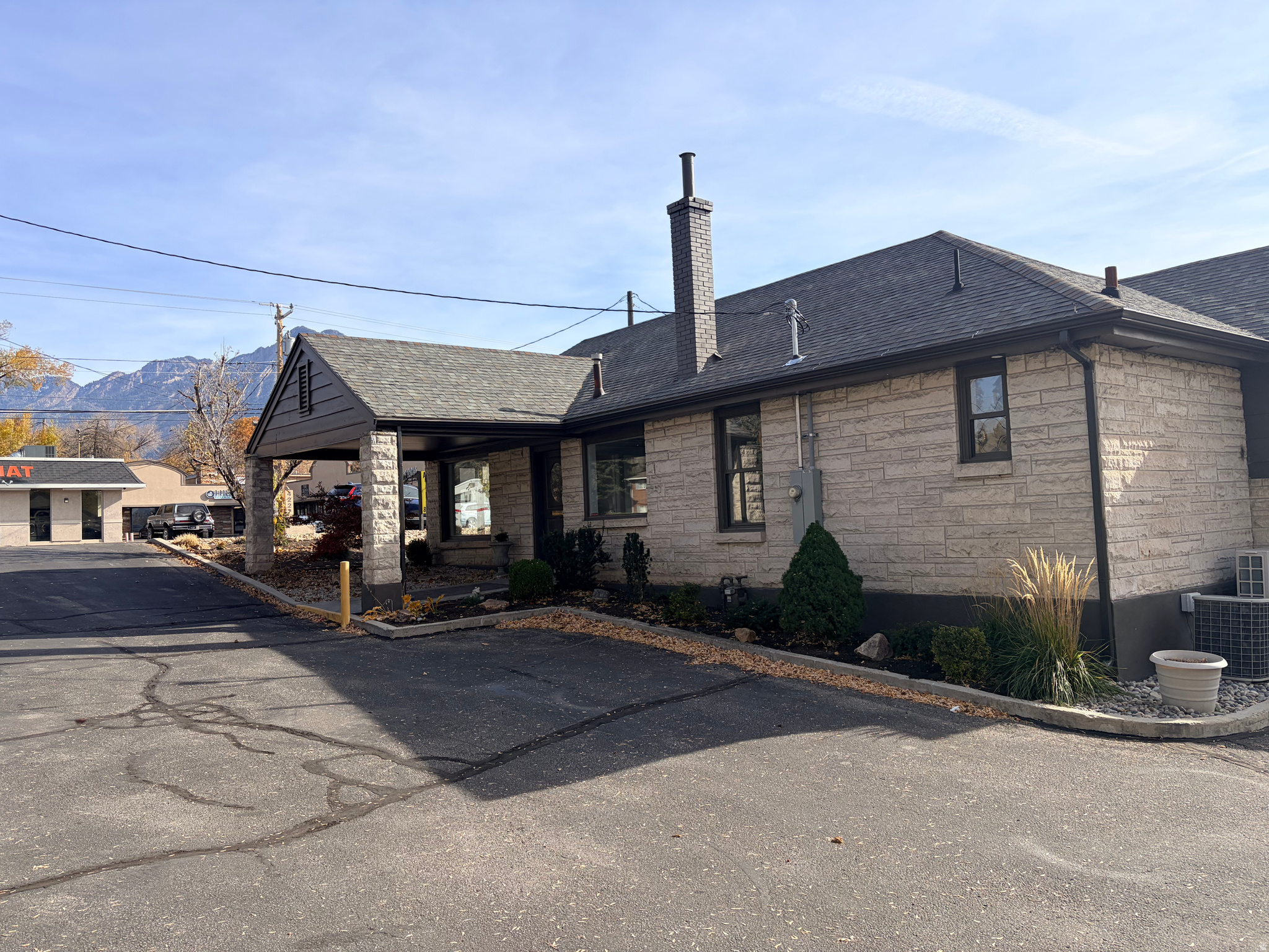 RADIUS CURVE - Commercial Sale