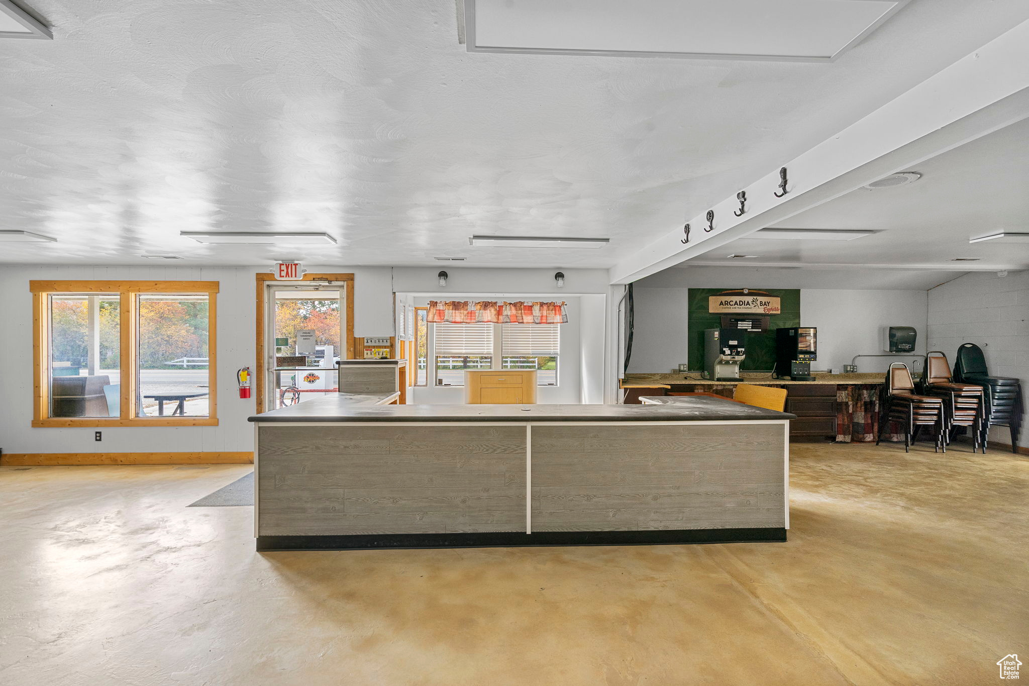 HENEFER TOWN - Commercial Sale