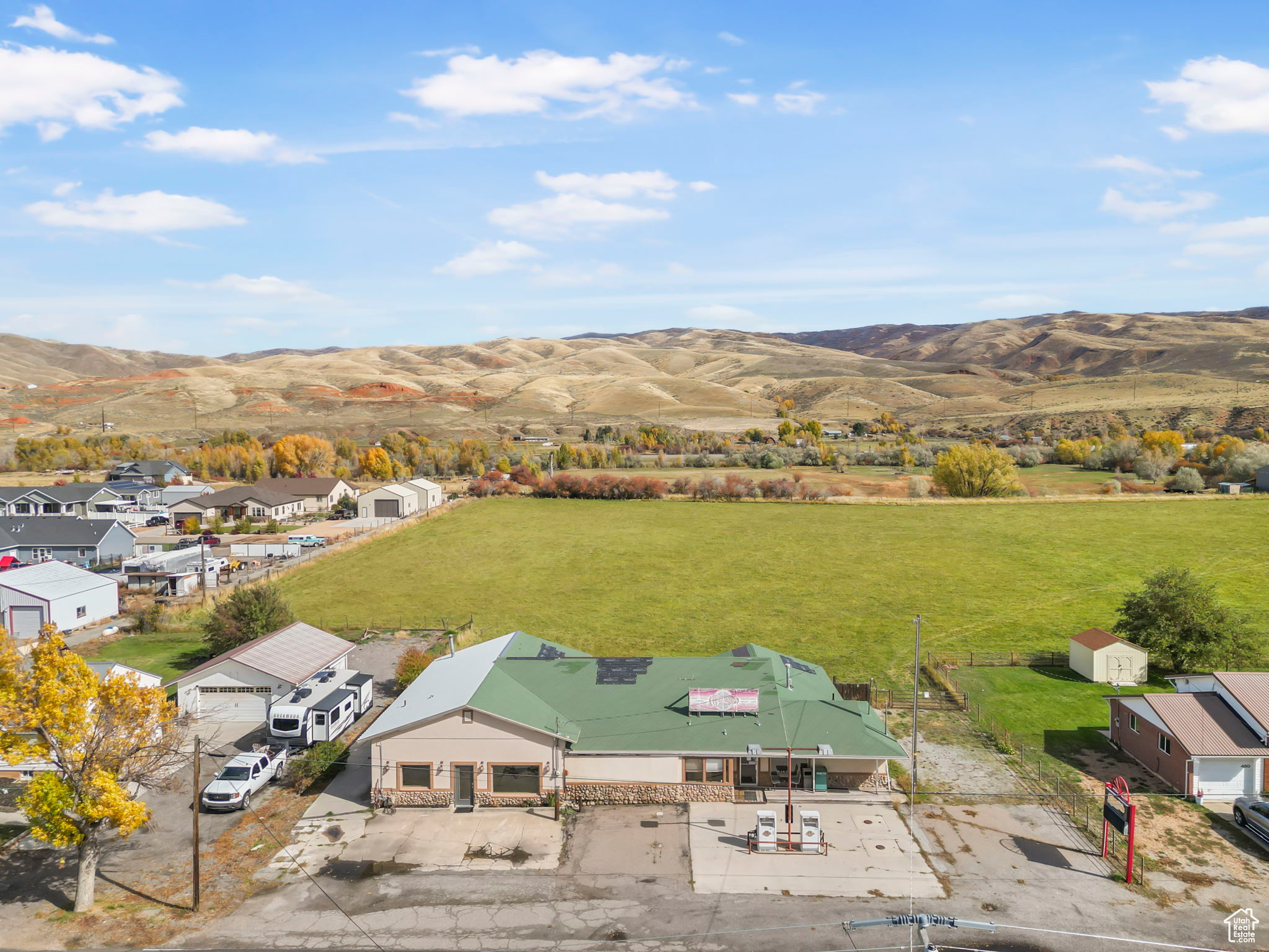 HENEFER TOWN - Commercial Sale