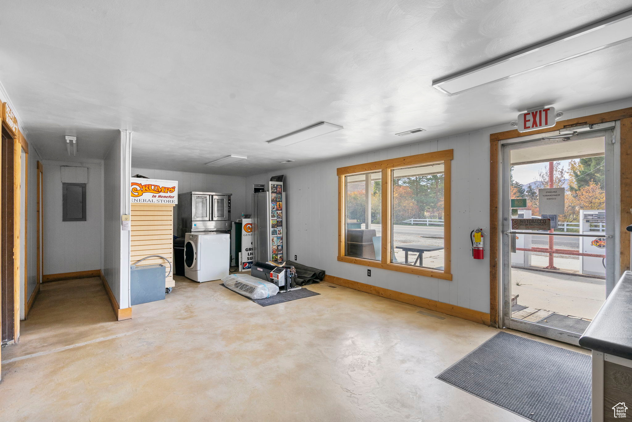 HENEFER TOWN - Commercial Sale