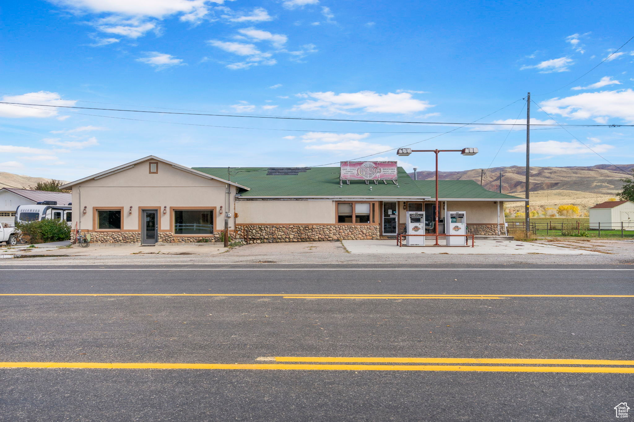 HENEFER TOWN - Commercial Sale