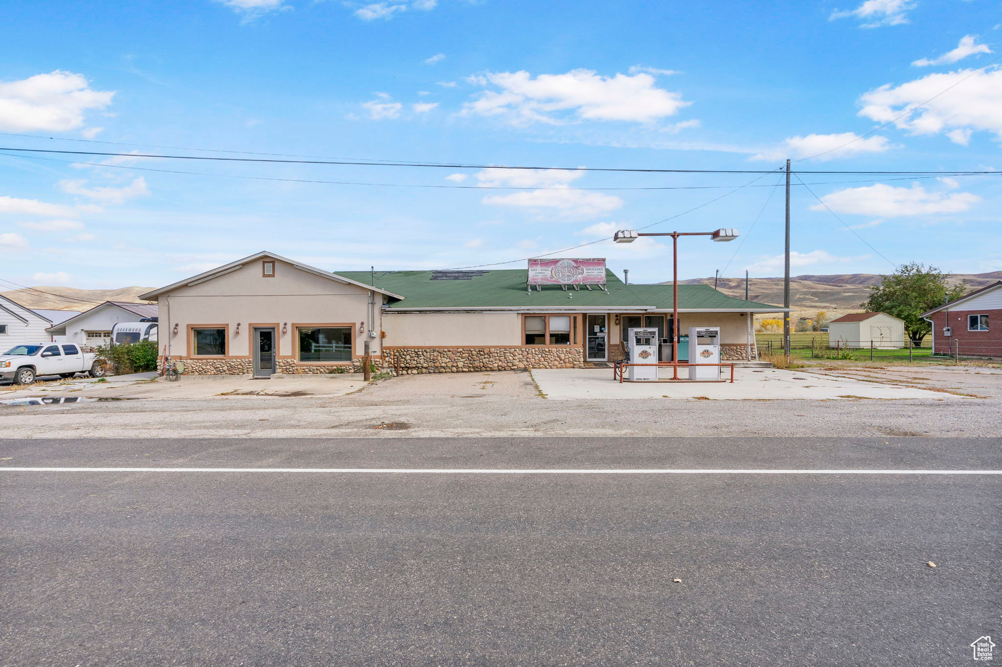 HENEFER TOWN - Commercial Sale