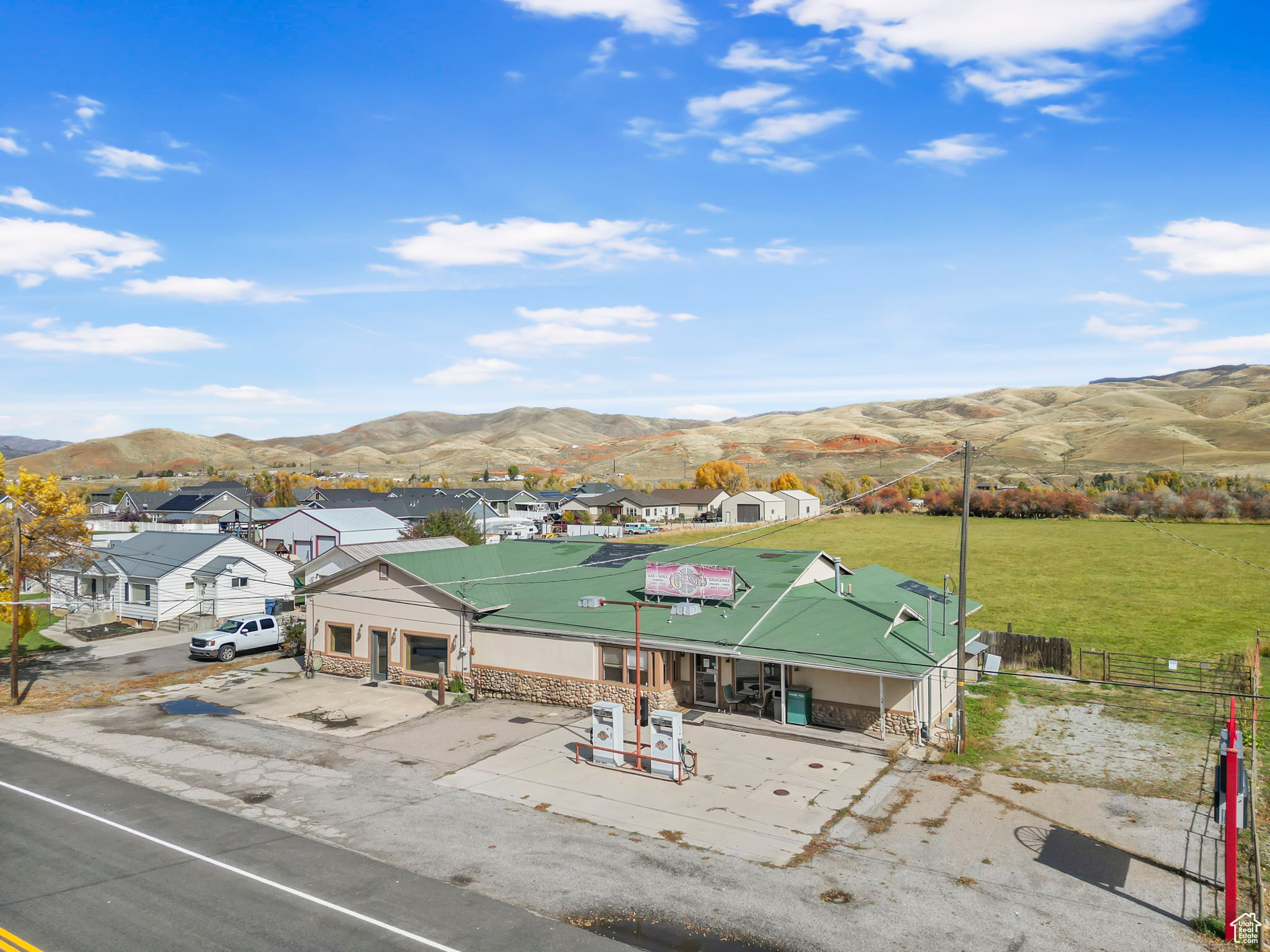 HENEFER TOWN - Commercial Sale