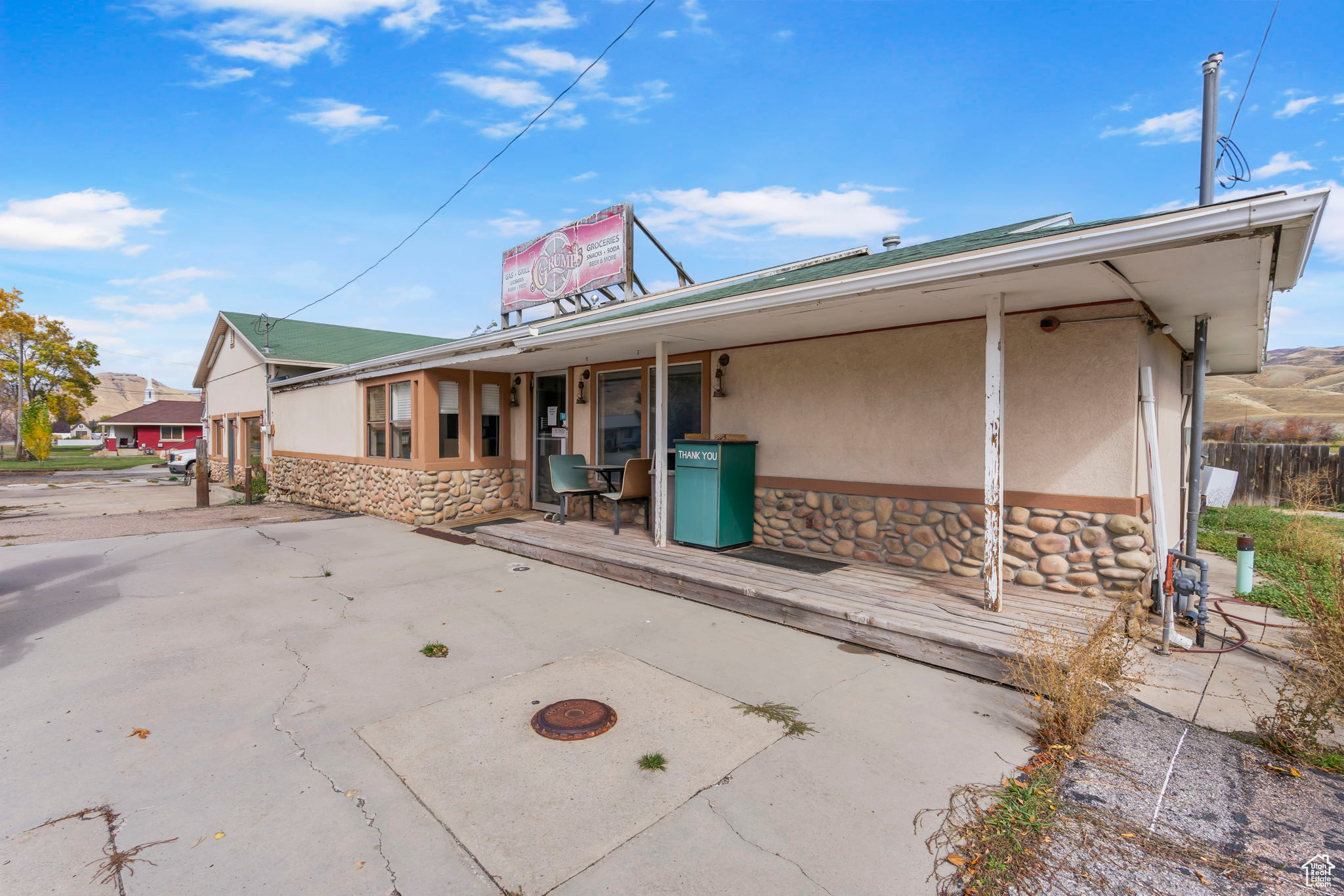 HENEFER TOWN - Commercial Sale