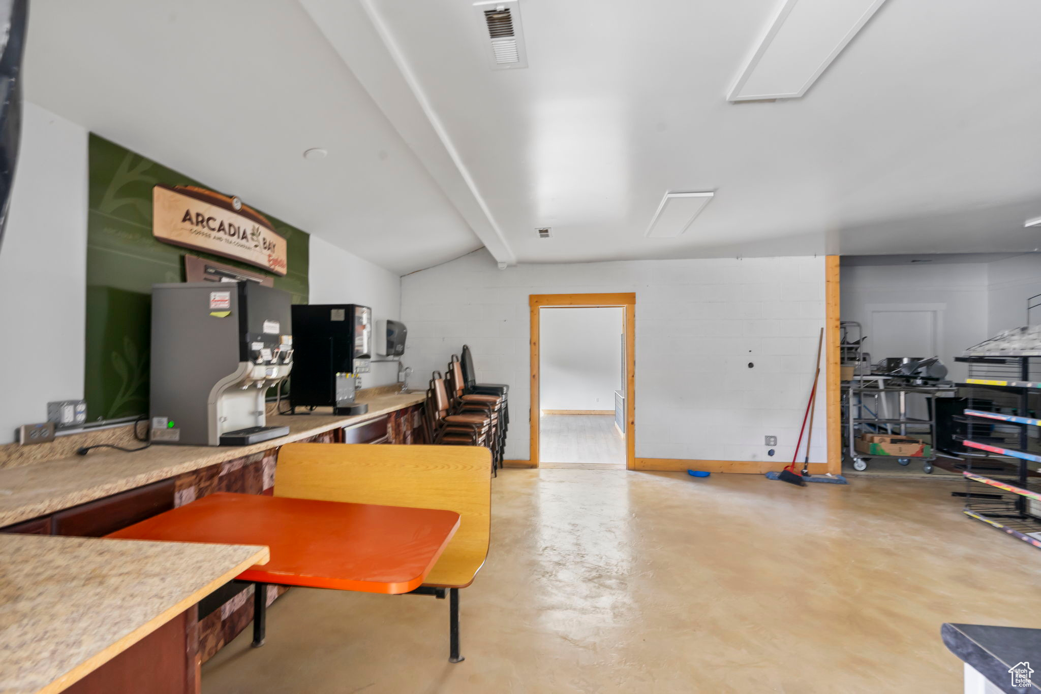 HENEFER TOWN - Commercial Sale