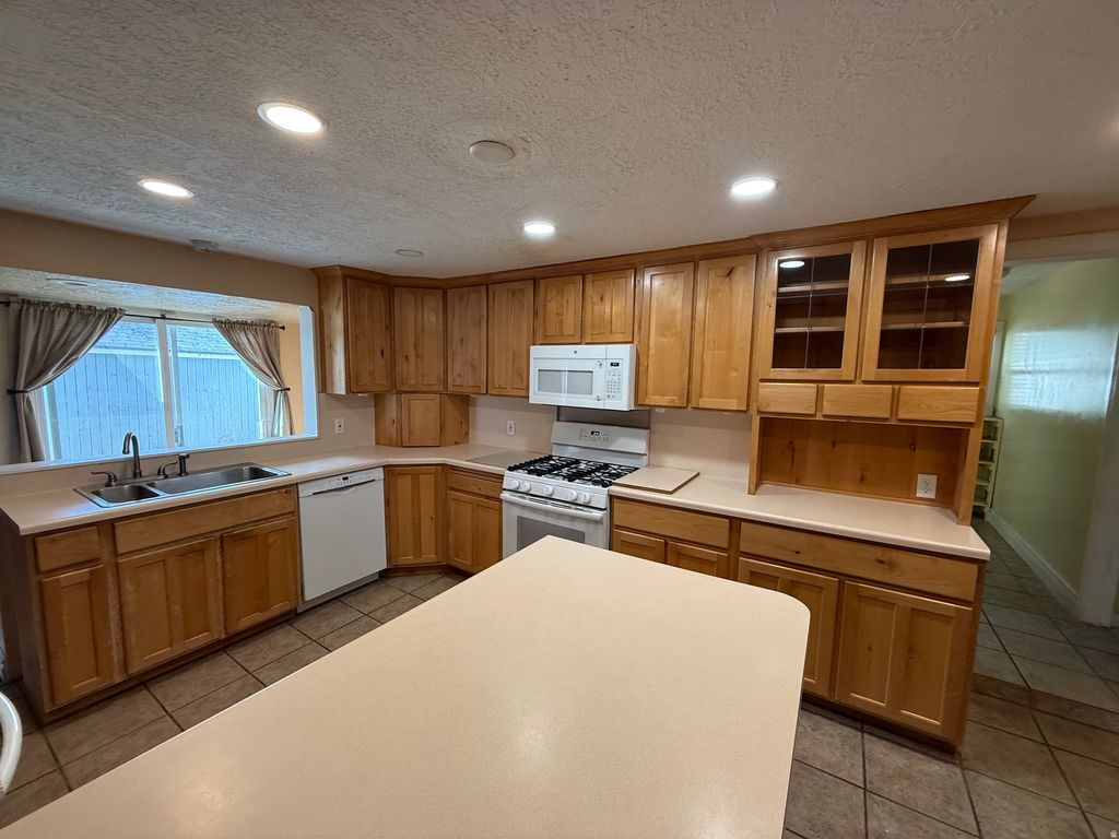 Photo of 1048 E 2750 N, North Ogden, UT 84414 (MLS # 2149118)