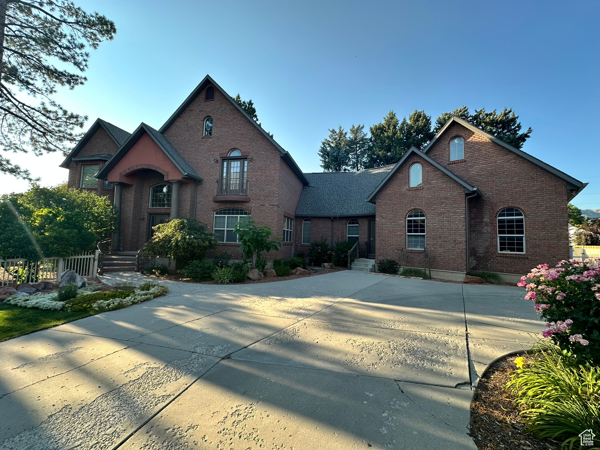 DELARA PLACE - Residential