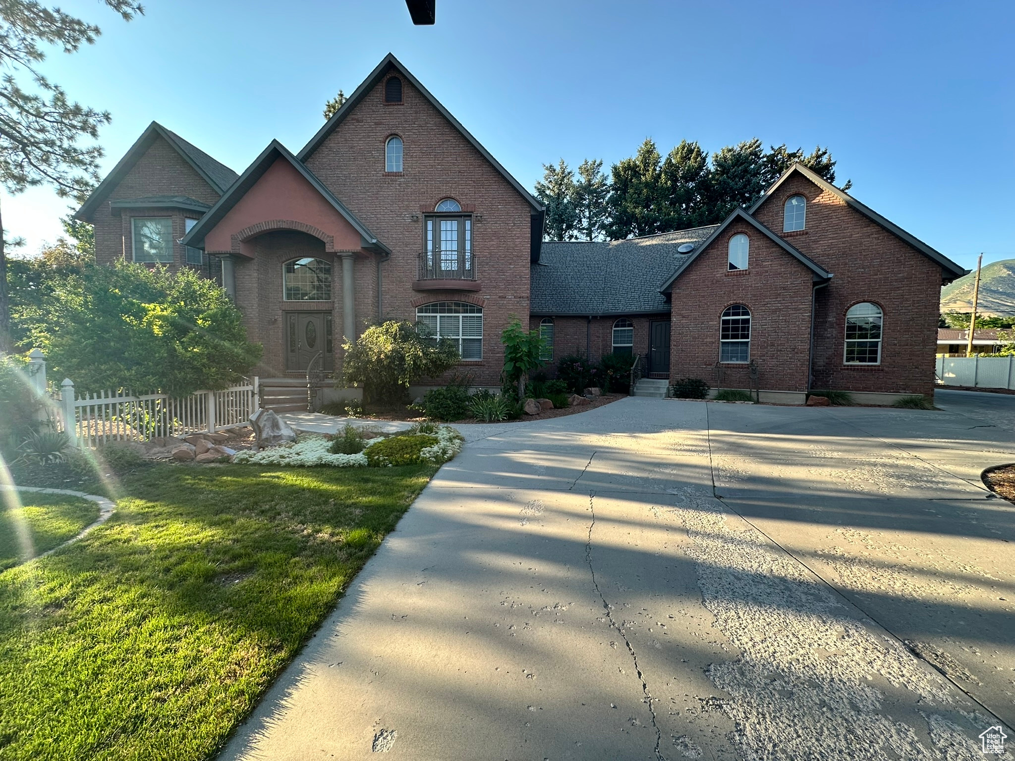 DELARA PLACE - Residential