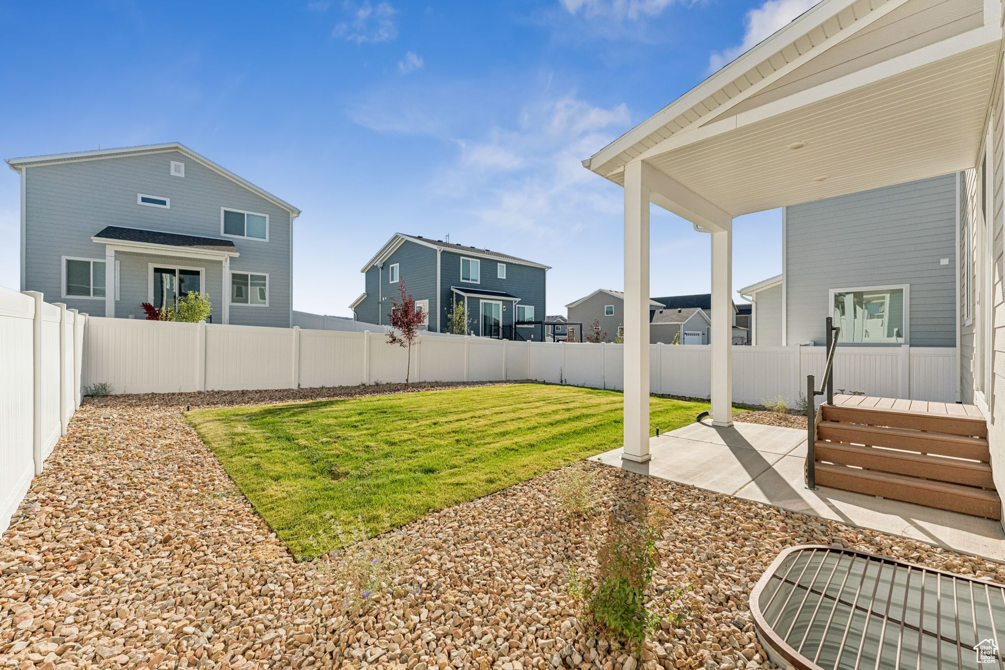 1221 REDBUD DR
