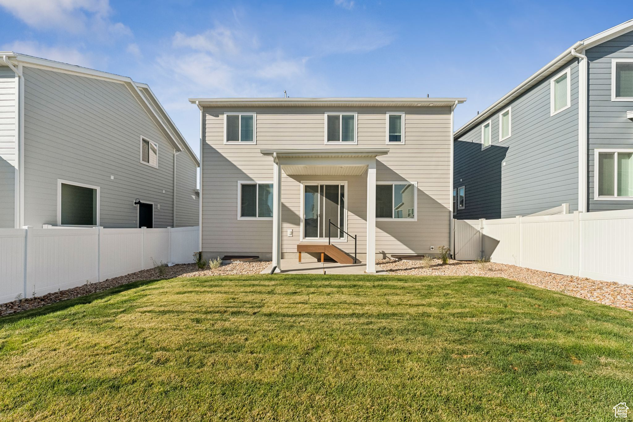 1221 REDBUD DR