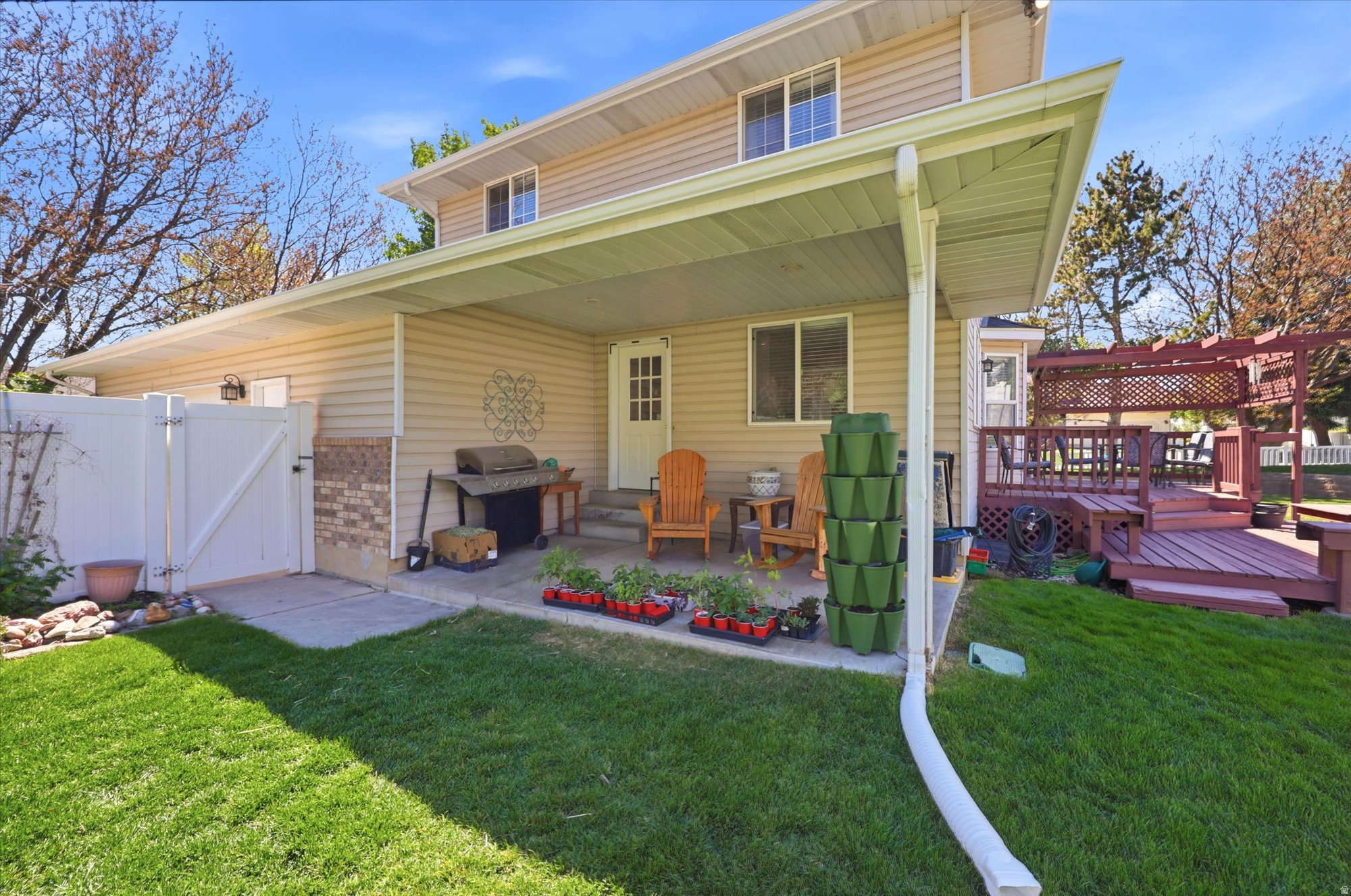NORTH MEADOW - Residential
