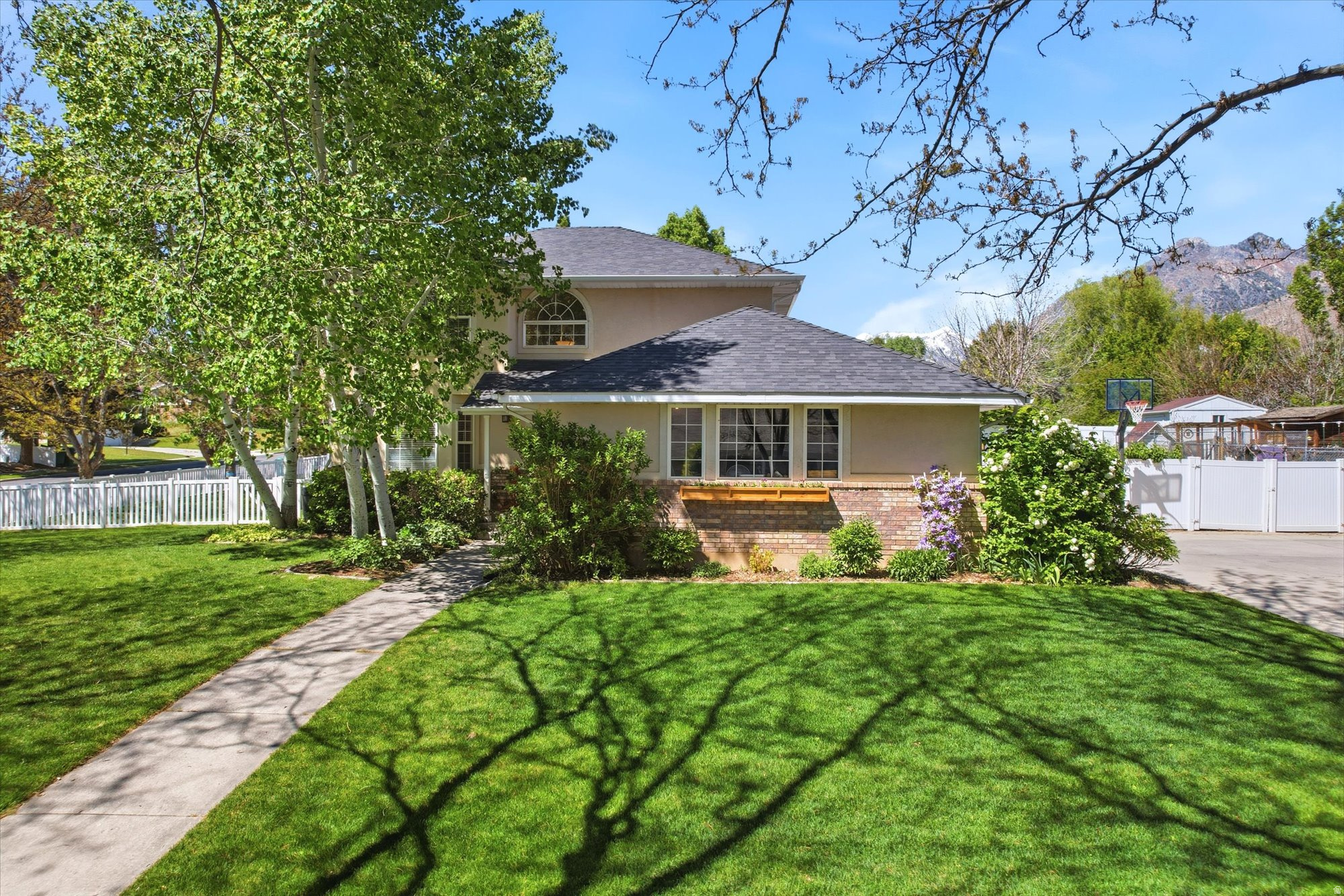 NORTH MEADOW - Residential