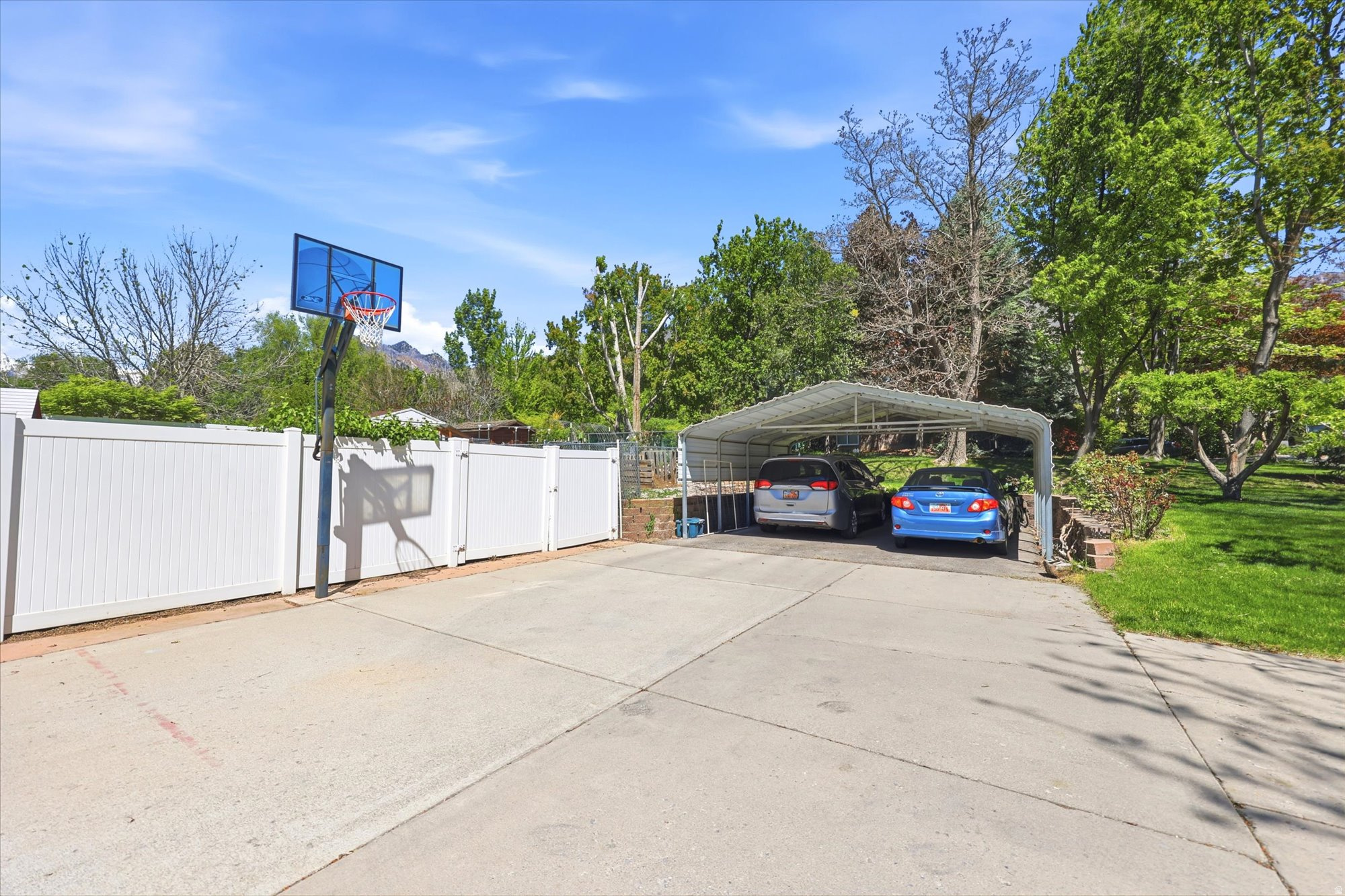 NORTH MEADOW - Residential