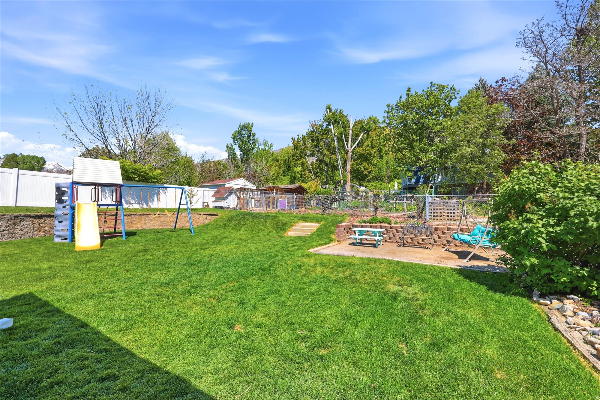 NORTH MEADOW - Residential