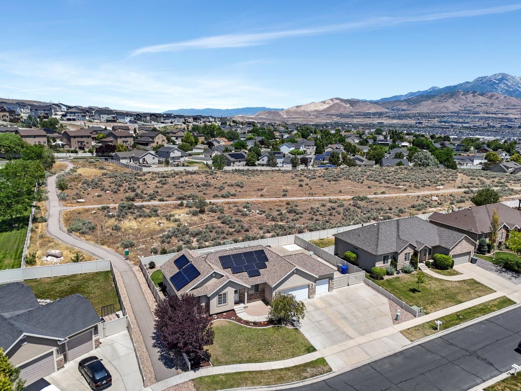 Photo of 386 W WINTER WHEAT WAY N, Saratoga Springs, UT 84045 (MLS # 2168169)