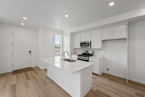 Tiny photo for 1302 E 1670 St N #908, Payson, UT 84651 (MLS # 2122518)