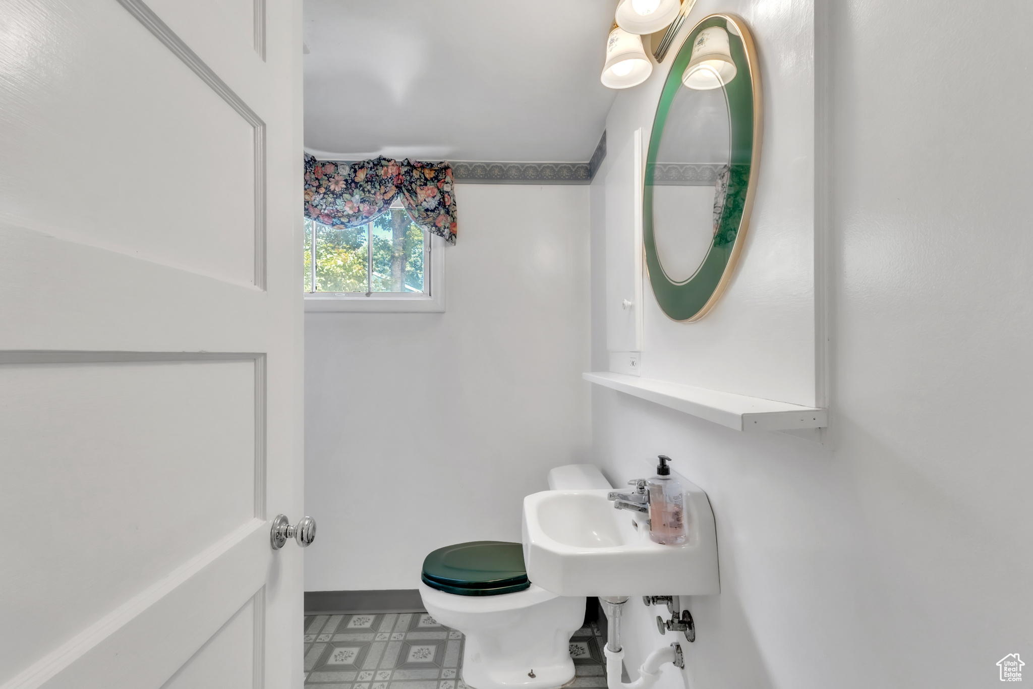 River Heights, Utah 84321, United States, 4 Bedrooms Bedrooms, ,2 BathroomsBathrooms,Residential,Active,126428