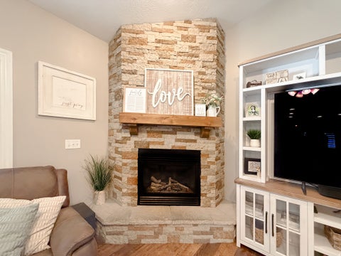 Tiny photo for 1087 BANBURY DR, Syracuse, UT 84075 (MLS # 2178168)