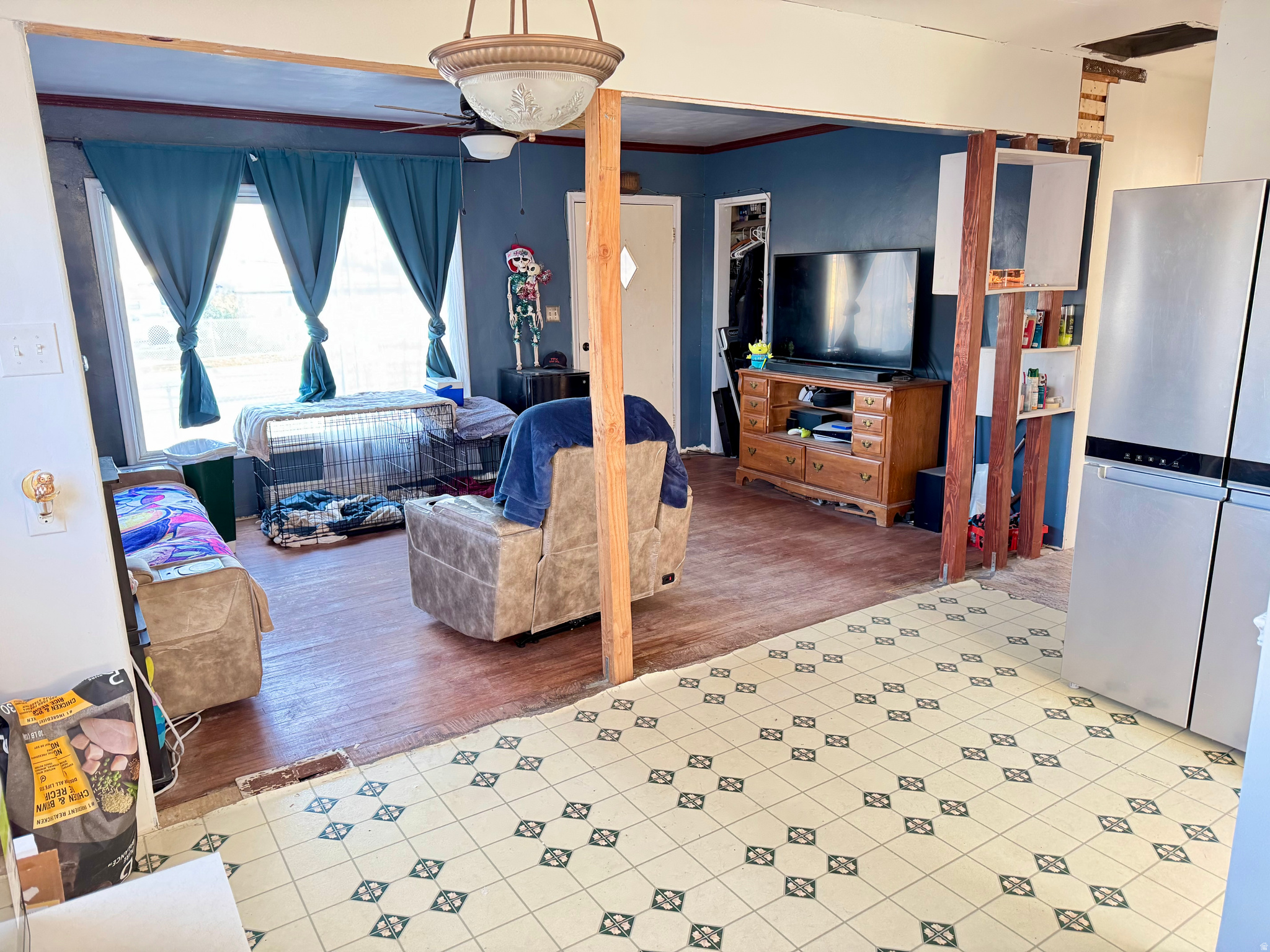 Main image without alt text