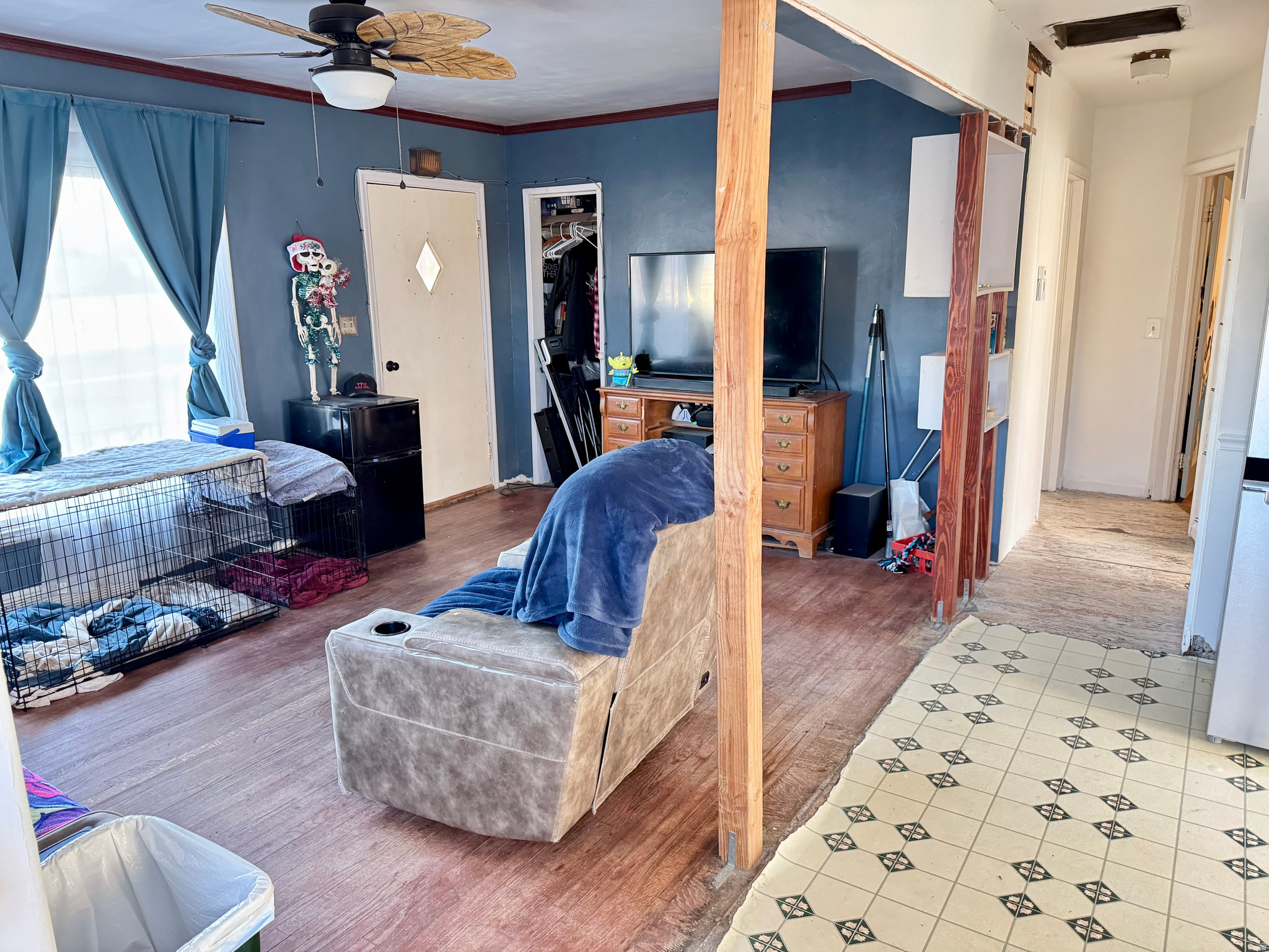 Main image without alt text