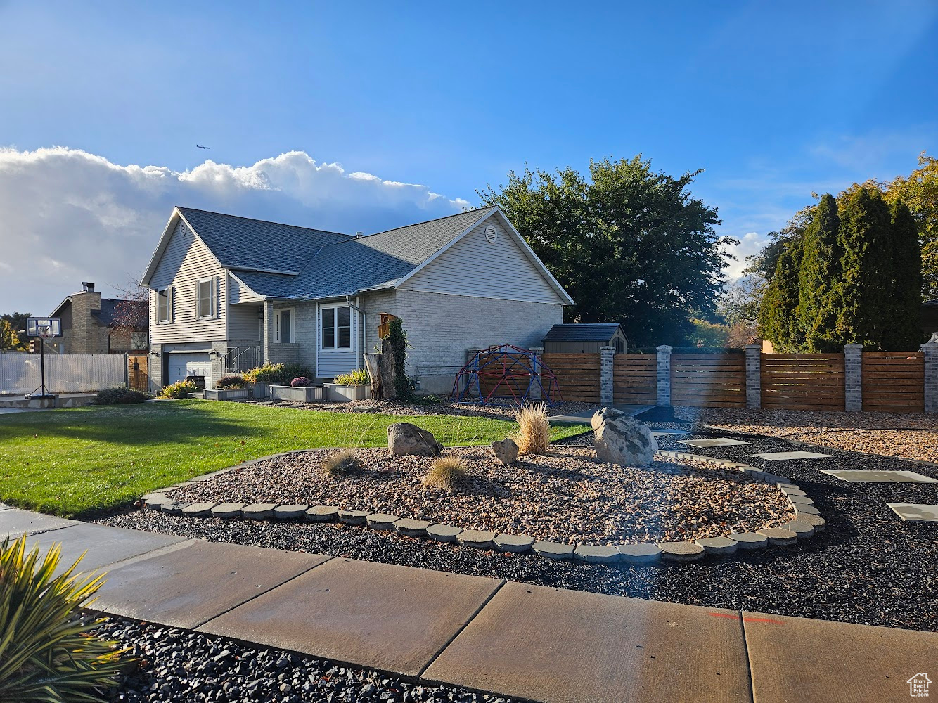 5568 S Walden Wood Dr, Murray, Utah image 1