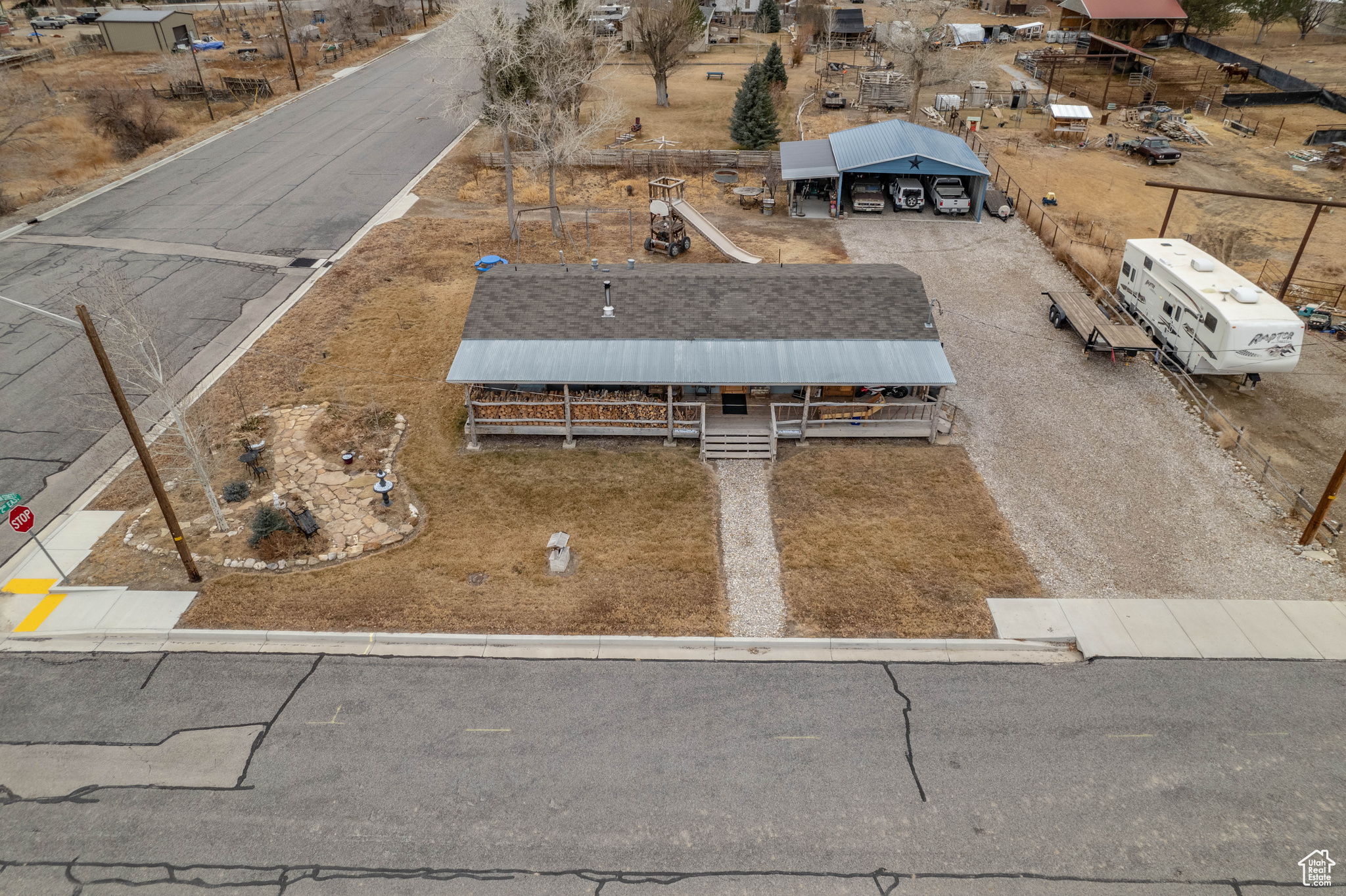 Main image without alt text