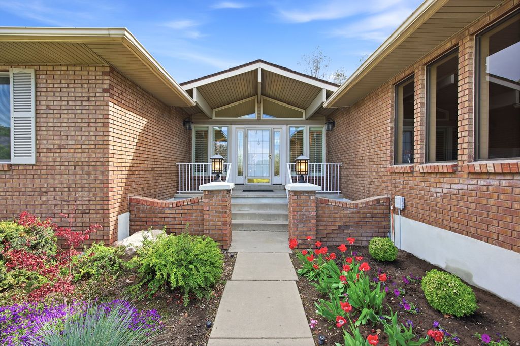 Photo of 6538 S APPOMATTOX WAY W, Taylorsville, UT 84123 (MLS # 2152944)