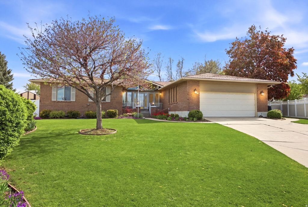 Photo of 6538 S APPOMATTOX WAY W, Taylorsville, UT 84123 (MLS # 2152944)