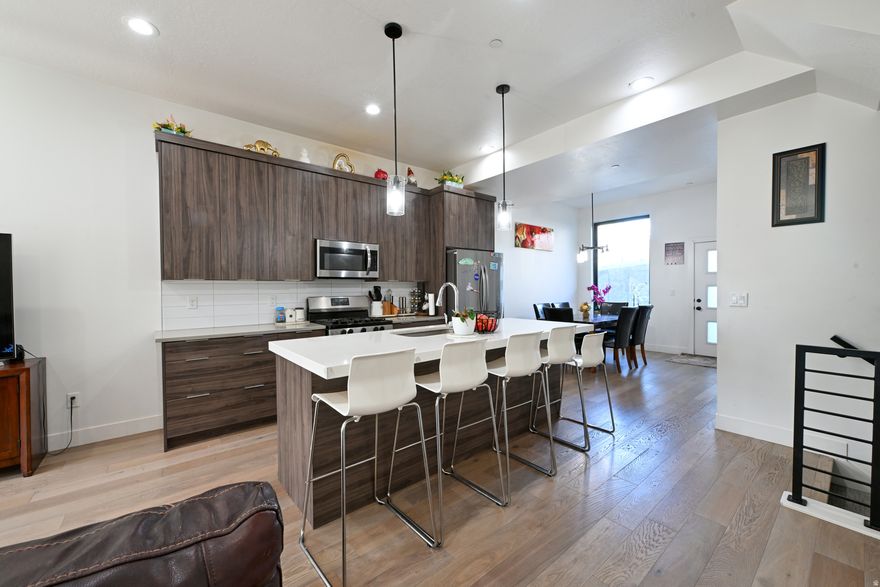 Beautiful Townhome  near  1-15 and Bangerter highway, easy access  to shopping center ,grocery stores and  restaurants .Unit  have  lot of features, quartz countertops, tankless water heater and more.well maintained  lovely small backyard.