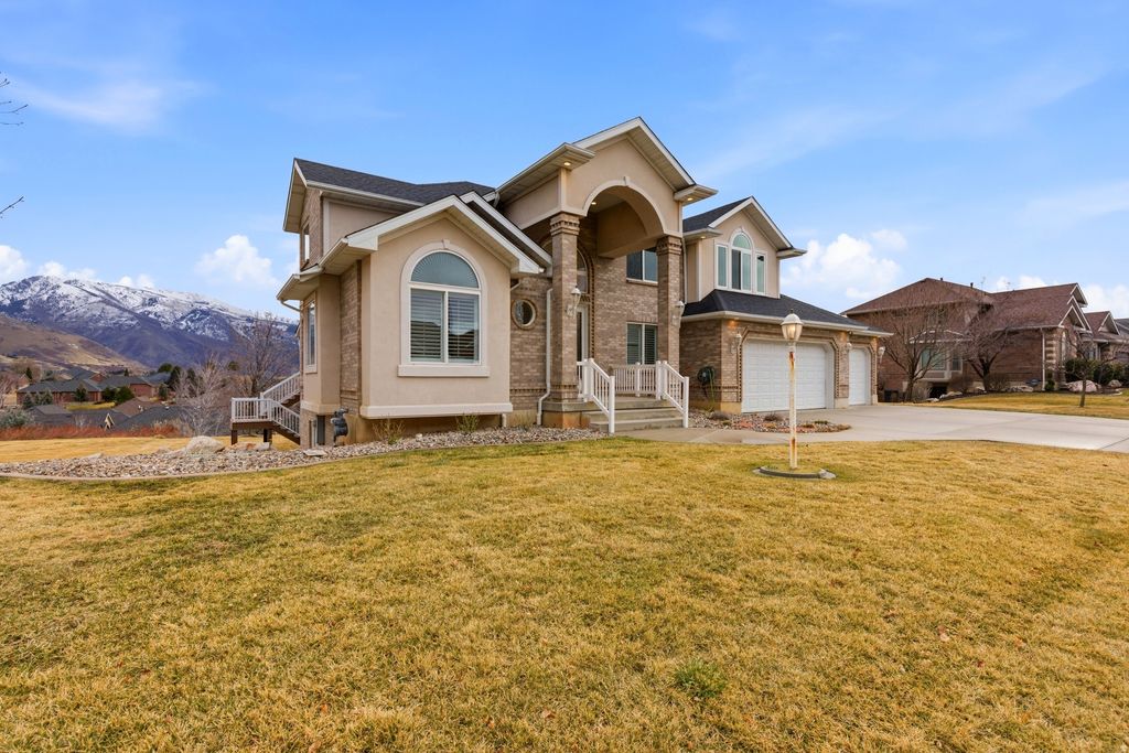 Photo of 1963 CHEROKEE CIR, Ogden, UT 84403 (MLS # 2137050)
