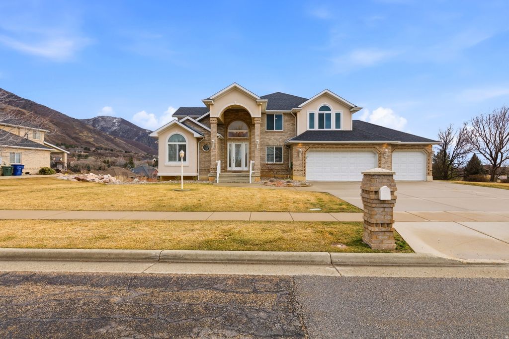 Photo of 1963 CHEROKEE CIR, Ogden, UT 84403 (MLS # 2137050)