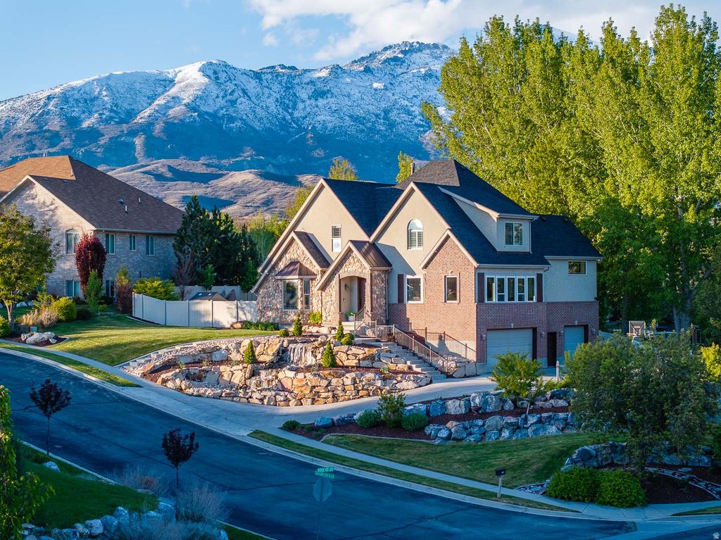 Photo of 6208 W SKYLINE DR N, Highland, UT 84003 (MLS # 2154664)
